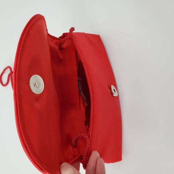 Le Regale Red Silk Evening Bag - Picture 7 of 7